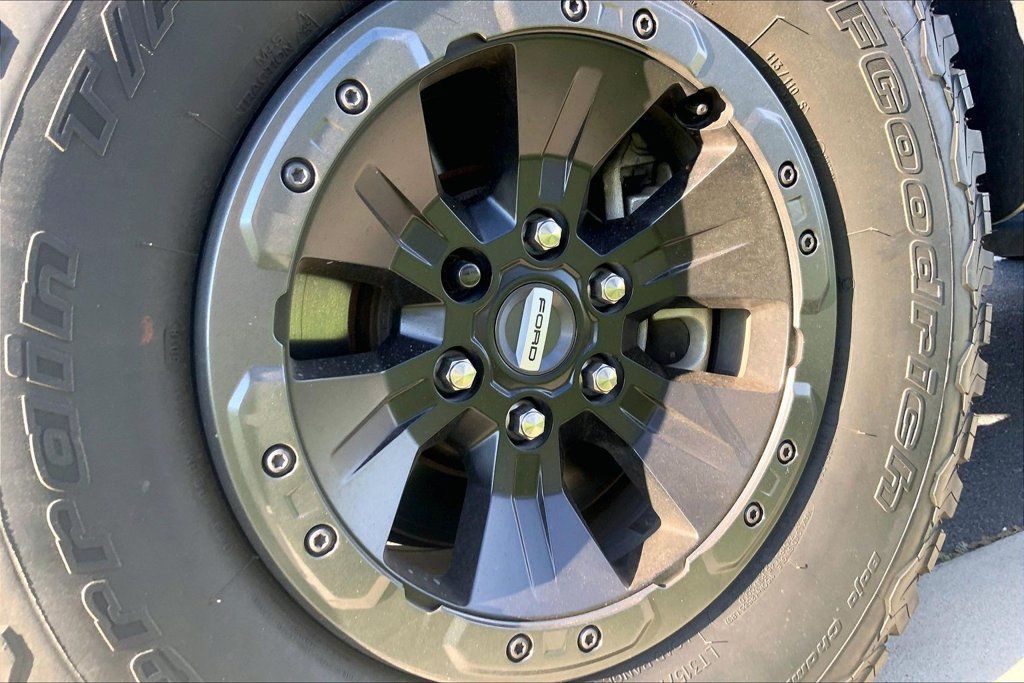 Used 2018 Ford F150 Raptor w/ Equipment Group 802A Luxury AWD/4WD image 3