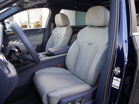 New 2025 Bentley Bentayga Extended Wheelbase image 17