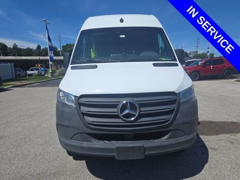 Used 2024 Mercedes-Benz Sprinter 2500 image 2