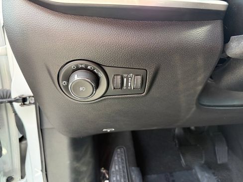 Used 2024 Jeep Compass Latitude AWD/4WD image 7