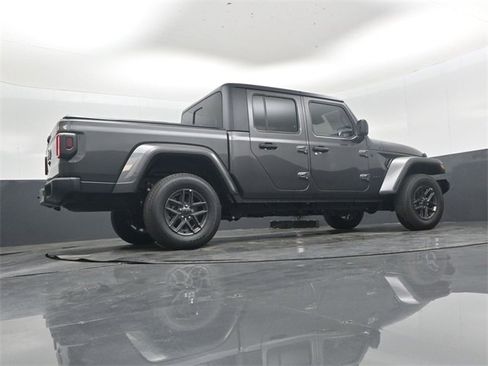 New 2025 Jeep Gladiator Sport image 36