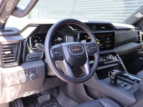 Used 2024 GMC Sierra 1500 AT4 w/ Technology Package AWD/4WD image 12