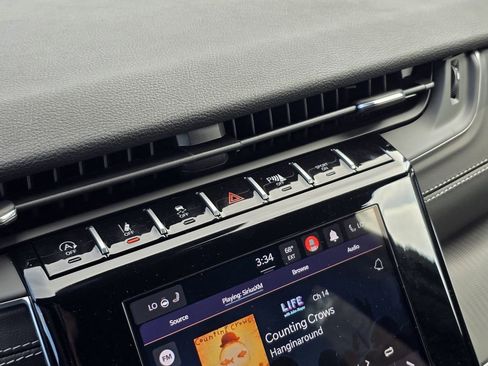 Used 2025 Jeep Grand Cherokee Altitude image 25