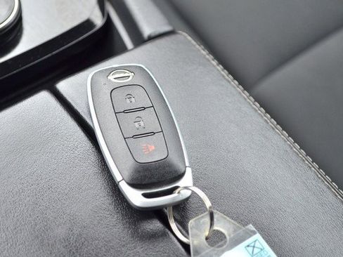 Used 2024 Nissan Rogue S image 26