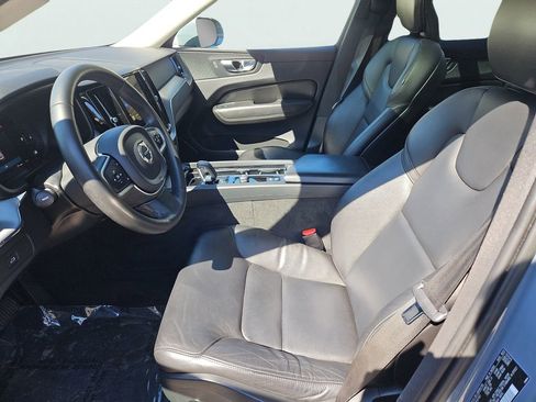 Used 2023 Volvo XC60 B5 Core image 32