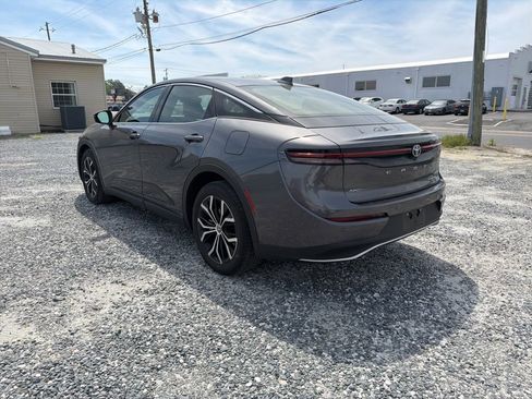 Used 2023 Toyota Crown Limited image 3