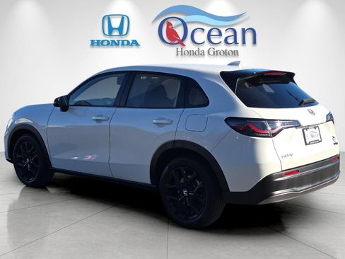 Used 2025 Honda HR-V Sport image 5