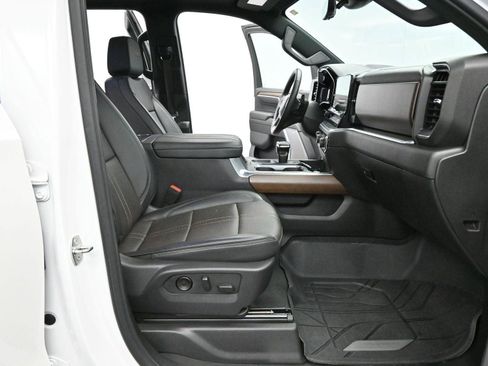 Used 2024 Chevrolet Silverado 1500 High Country w/ High Country Premium Package AWD/4WD image 32