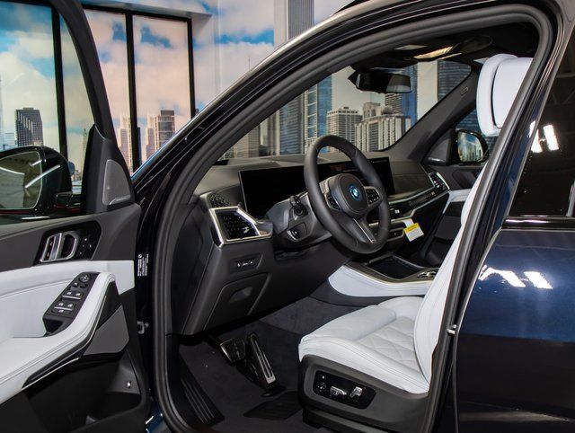 Used 2026 BMW X5 xDrive50e w/ M Sport Package AWD/4WD image 13