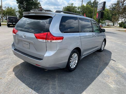 Used 2014 Toyota Sienna XLE FWD image 7