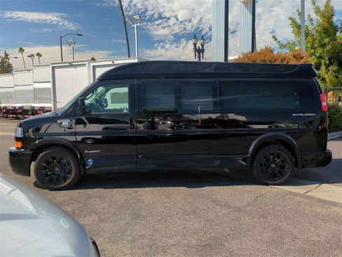 New 2025 GMC Savana 2500 Work Van 3D Extended Cargo Van w/ Driver Convenience Package image 2