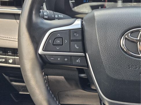 Used 2023 Toyota Highlander Platinum FWD image 27