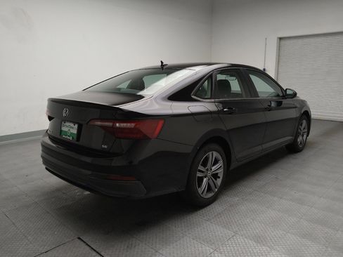 Used 2024 Volkswagen Jetta SE image 9