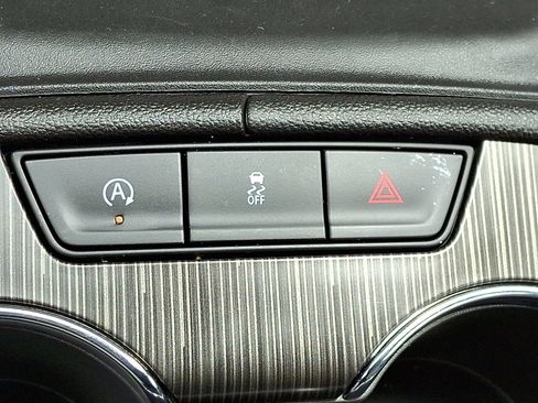 Used 2023 GMC Acadia SLT image 28