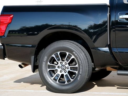 Used 2021 Nissan Titan SV w/ SV Convenience Package RWD image 27