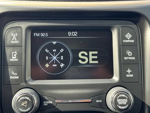 Used 2017 Jeep Cherokee Sport AWD/4WD image 19