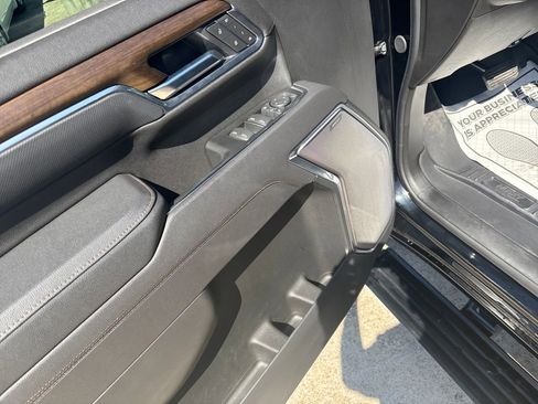 Used 2025 Chevrolet Silverado 2500 High Country w/ Technology Package image 12