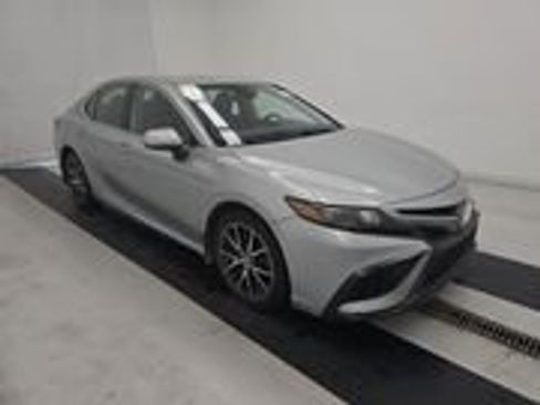 Used 2021 Toyota Camry SE w/ Carpet Mat Package (TMS) image 27