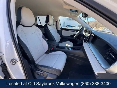 Used 2025 Volkswagen Tiguan SE AWD/4WD image 27