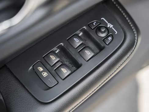 Used 2021 Volvo V60 T5 Cross Country w/ Protection Package image 38