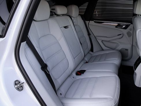 Certified 2023 Porsche Macan Turbo AWD/4WD image 18