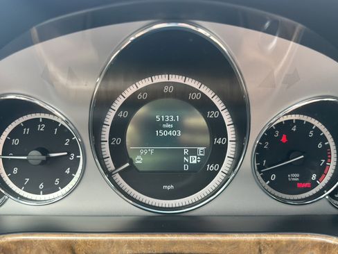 Used 2011 Mercedes-Benz E 350 4MATIC Sedan image 27