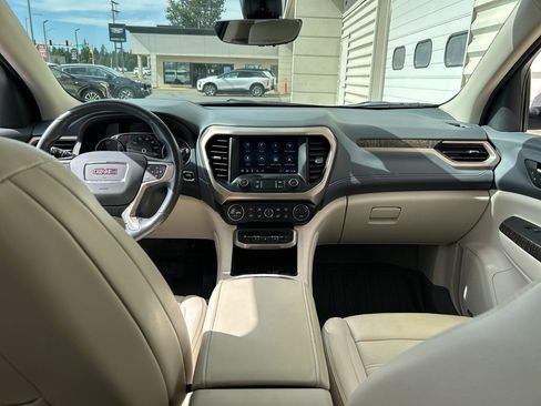 Used 2021 GMC Acadia Denali w/ Denali Ultimate Package AWD/4WD image 17