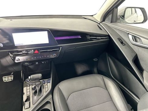 Used 2023 Kia Niro EX Touring FWD image 28