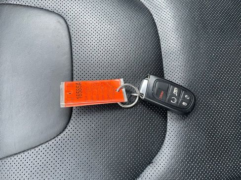 Used 2019 Jeep Cherokee Limited image 14