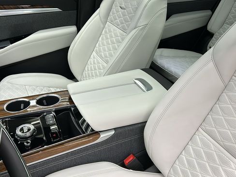 Used 2025 Cadillac Escalade Sport Platinum w/ LPO, ONYX Package image 24