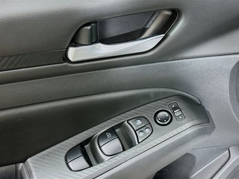 Used 2024 Nissan Altima 2.5 SV image 15