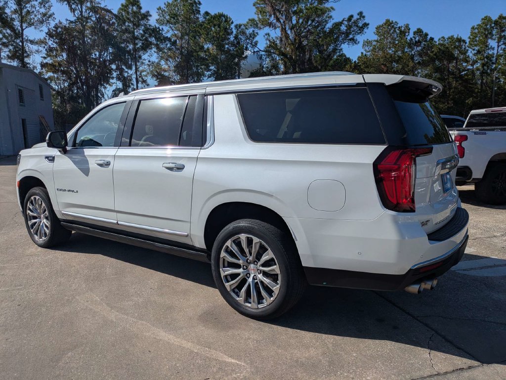 Used 2023 GMC Yukon XL Denali w/ Denali Reserve Package AWD/4WD image 28