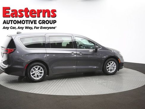 Used 2023 Chrysler Pacifica Touring-L FWD image 44