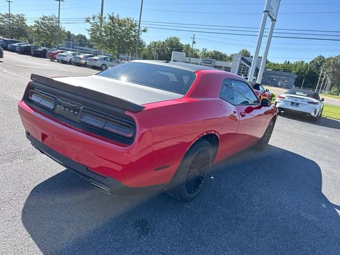 Used 2021 Dodge Challenger SXT RWD image 18