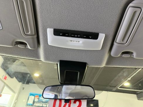 Used 2021 Nissan Kicks S image 11