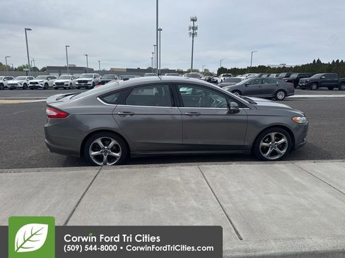 Used 2013 Ford Fusion SE image 9