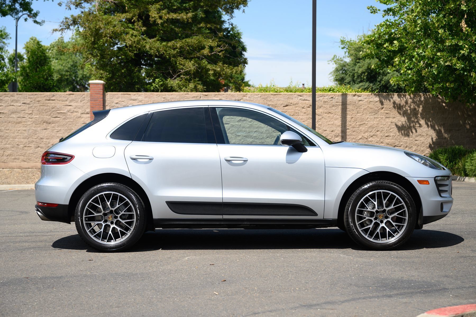 Used 2015 Porsche Macan S AWD/4WD image 2