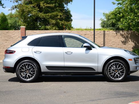 Used 2015 Porsche Macan S AWD/4WD image 2