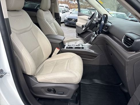 Used 2023 Ford Explorer Platinum w/ Technology Package AWD/4WD image 42