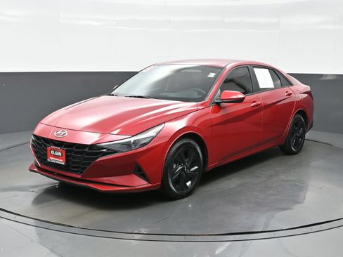 Used 2023 Hyundai Elantra SEL FWD image 2