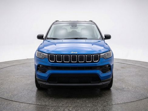 Used 2025 Jeep Compass Limited AWD/4WD image 2
