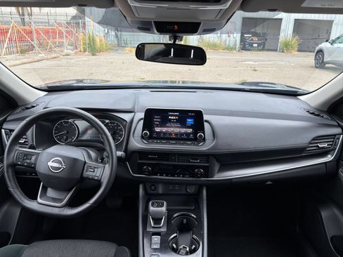Used 2025 Nissan Rogue SV FWD image 35
