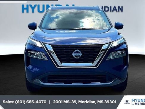 Used 2023 Nissan Rogue SL image 3