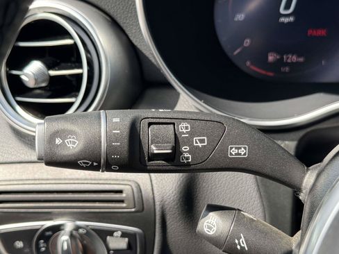 Used 2021 Mercedes-Benz GLC 300 4MATIC image 23