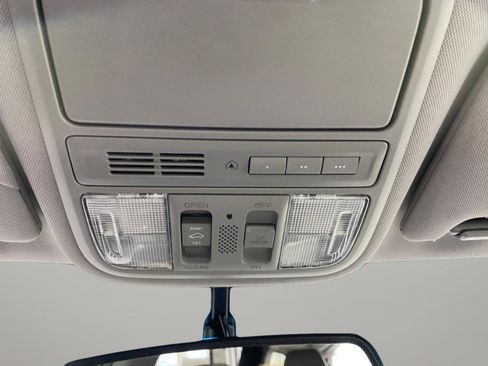 Used 2012 Honda Odyssey Touring image 17