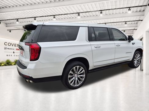 Used 2021 GMC Yukon XL Denali w/ Denali Premium Package AWD/4WD image 11