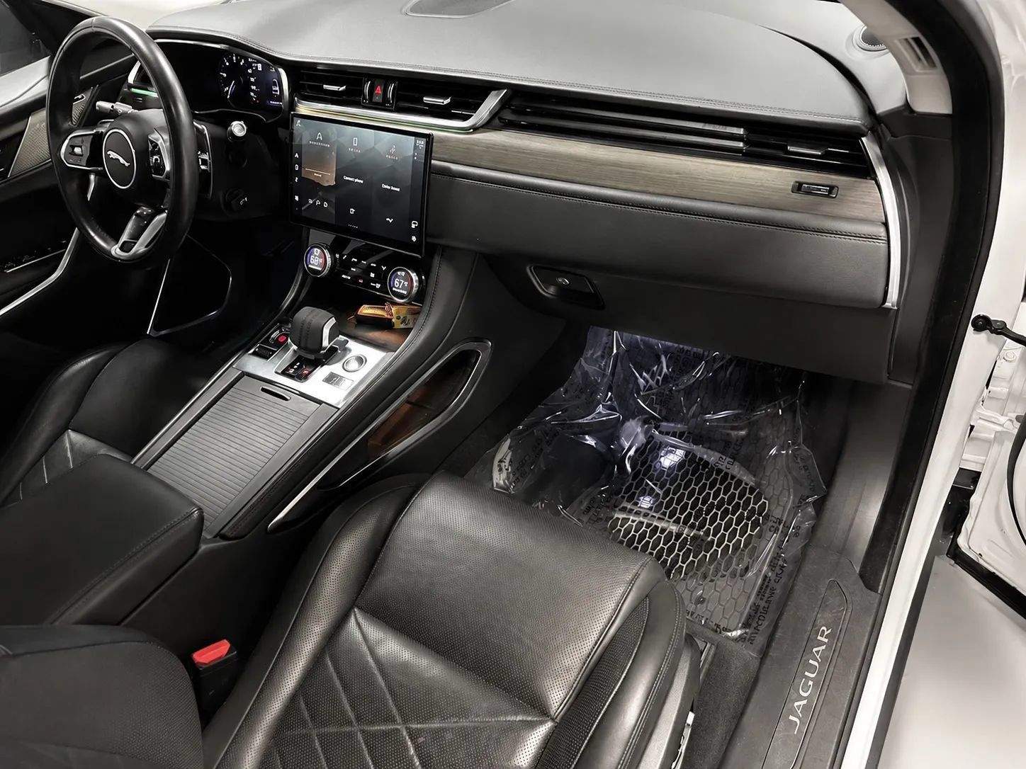 Used 2022 Jaguar F-PACE S AWD/4WD image 21