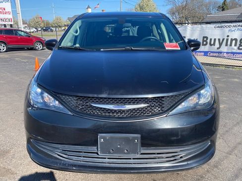 Used 2020 Chrysler Voyager L FWD image 8
