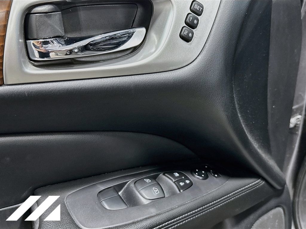 Used 2019 Nissan Pathfinder Platinum AWD/4WD image 20