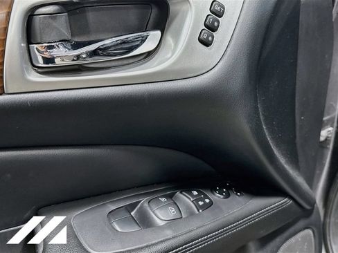 Used 2019 Nissan Pathfinder Platinum AWD/4WD image 20